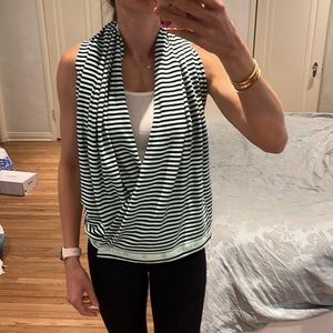 Lululemon Customizable Snap Scarf. Seafoam green and black